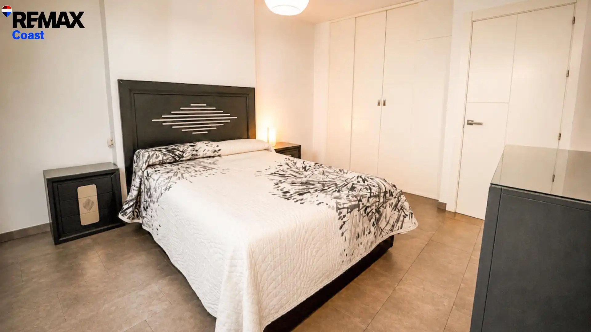 Dormitori de Àtic en venda en Estepona amb Aire condicionat i Piscina comunitària