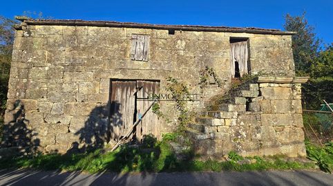 Casa de piedra en ruinas con terreno urbano edificable en Veiga da Porta, Cotobade Se vende casa de piedra para restaurar con una