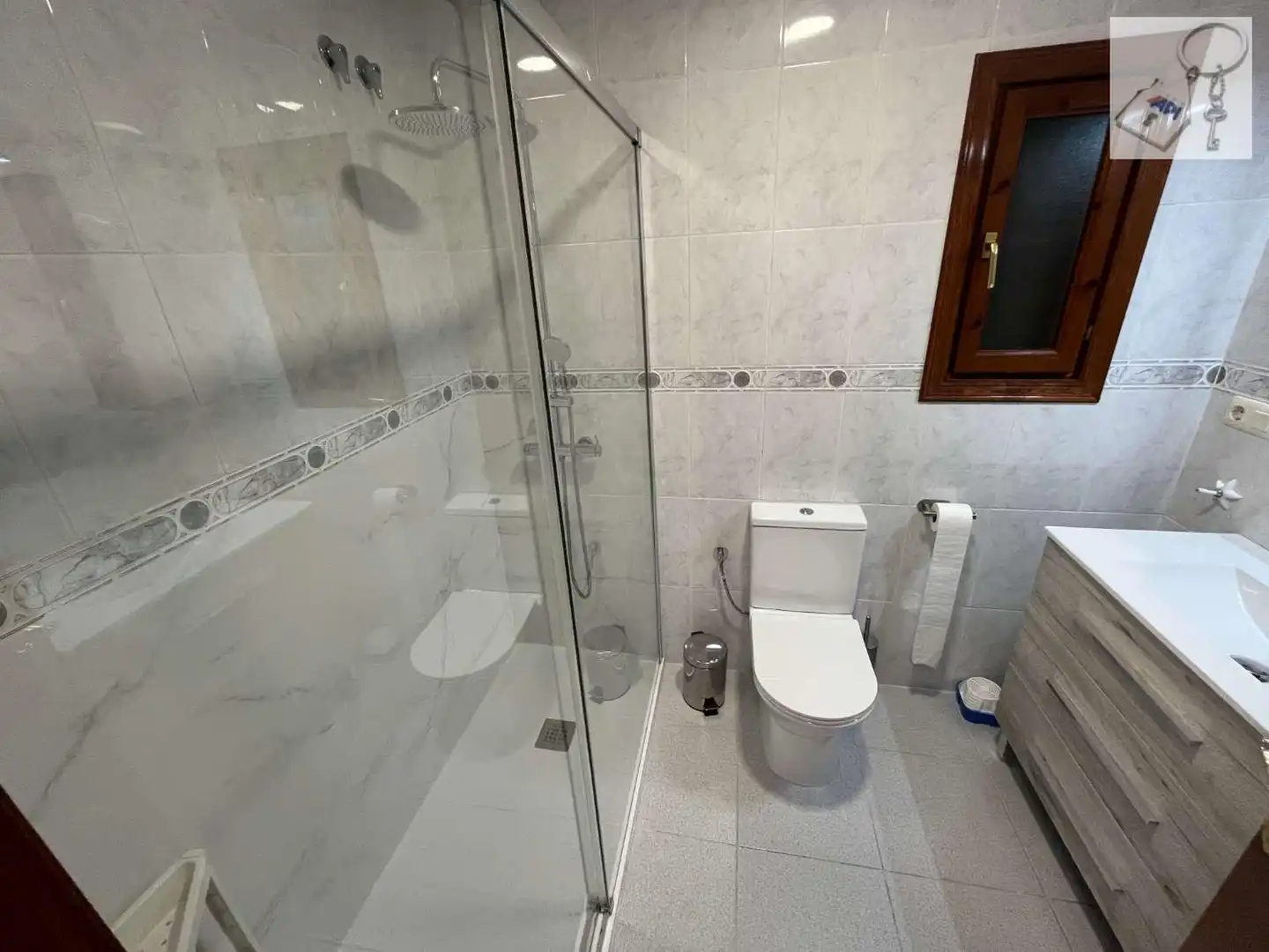 Bany de Casa o xalet en venda en Orihuela amb Aire condicionat, Terrassa i Moblat