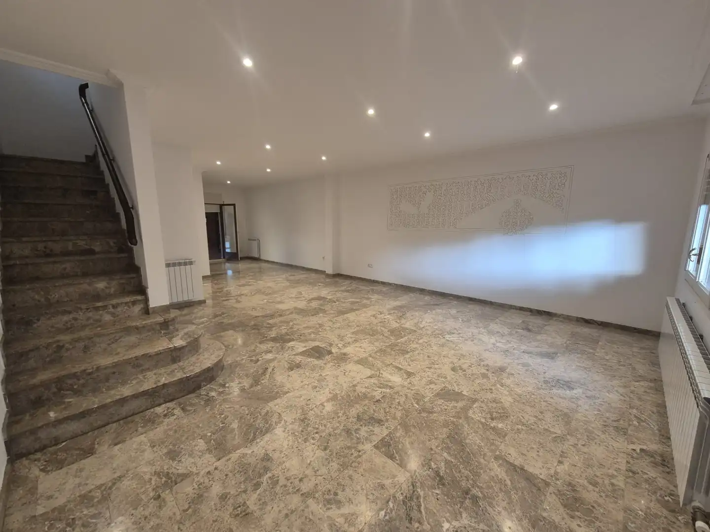 Villa mit Garten zur Miete in Carrer Josep Badrena