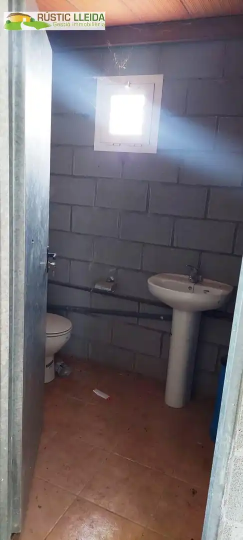 Bany de Local en venda en Puiggròs