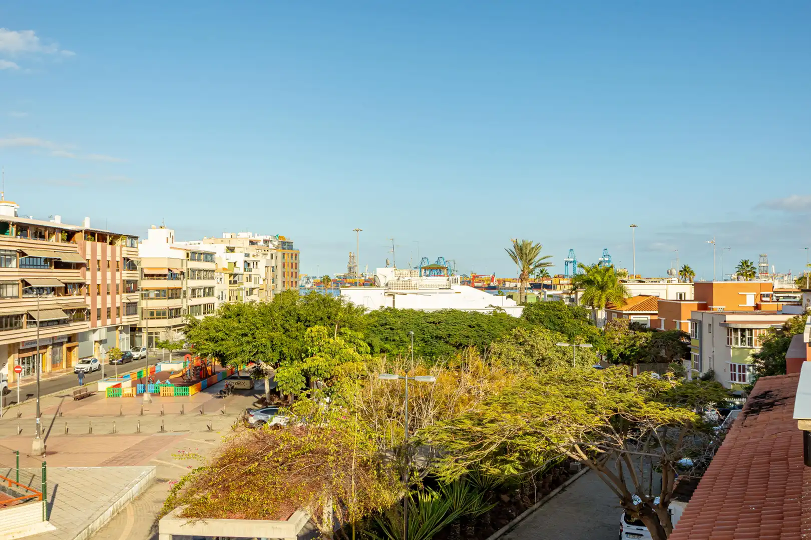 Vista exterior de Casa o xalet en venda en Las Palmas de Gran Canaria amb Parquet, Terrassa i Traster