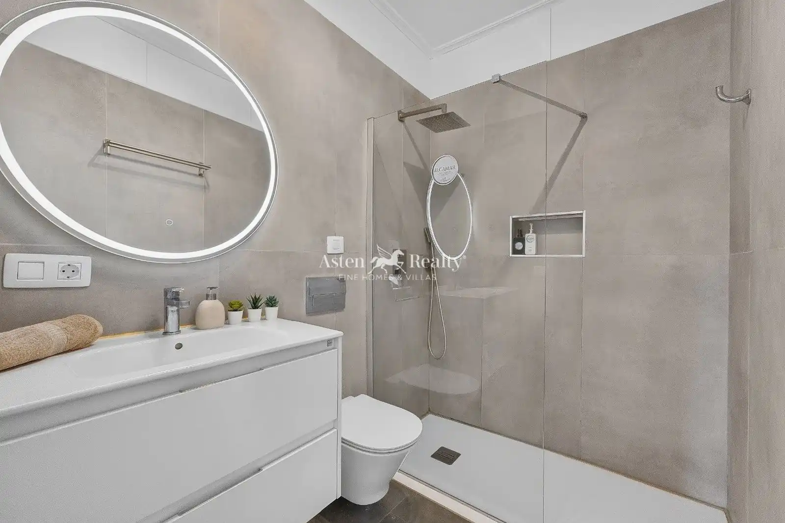 Bathroom of Apartments for sale in Alcalá