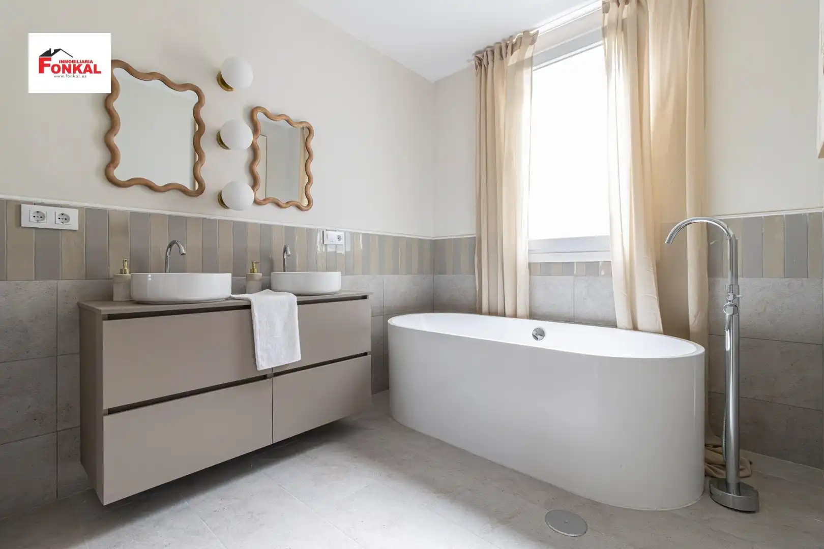 Bathroom of Flat for sale in Jerez de la Frontera  with Parquet flooring, Storage room and Furnished
