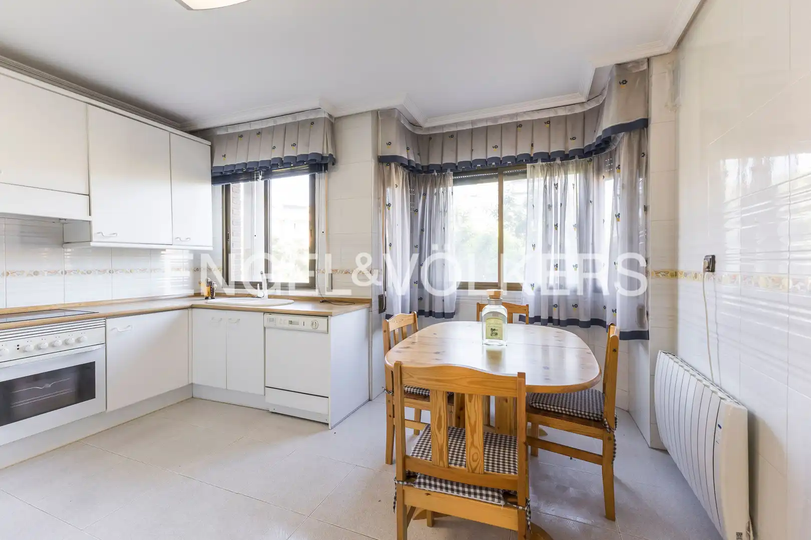 Vista exterior de Piso en venta en Madrid con Aire acondicionado, Calefacción y Jardín privado