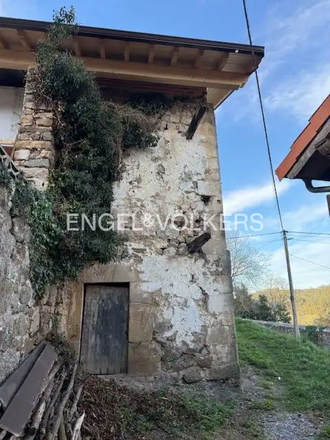 Vista exterior de Casa o xalet en venda en Puente Viesgo amb Calefacció, Jardí privat i Balcó