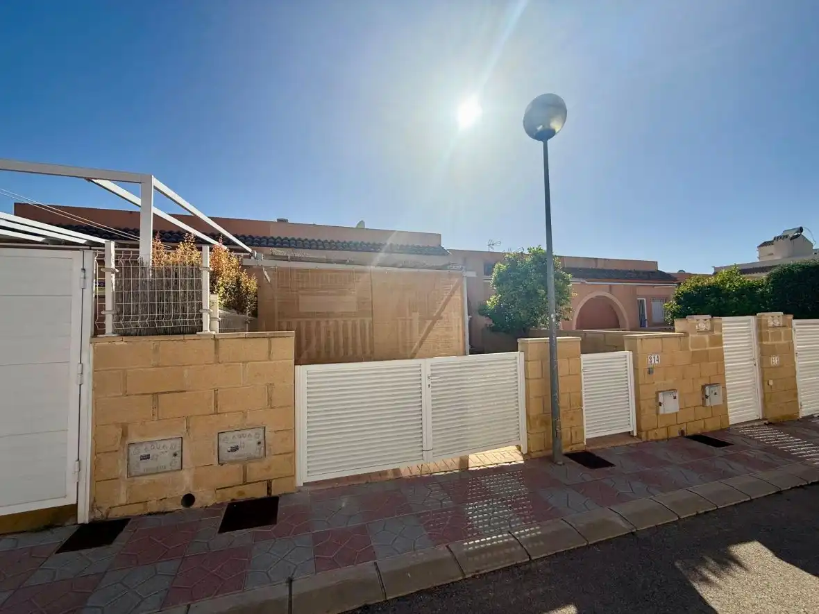 Vista exterior de Casa o chalet en venta en Santa Pola con Calefacción, Terraza y Piscina