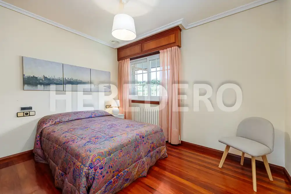 Habitación de Casa o chalet en venta en Vigo  con Calefacción, Jardín privado y Terraza
