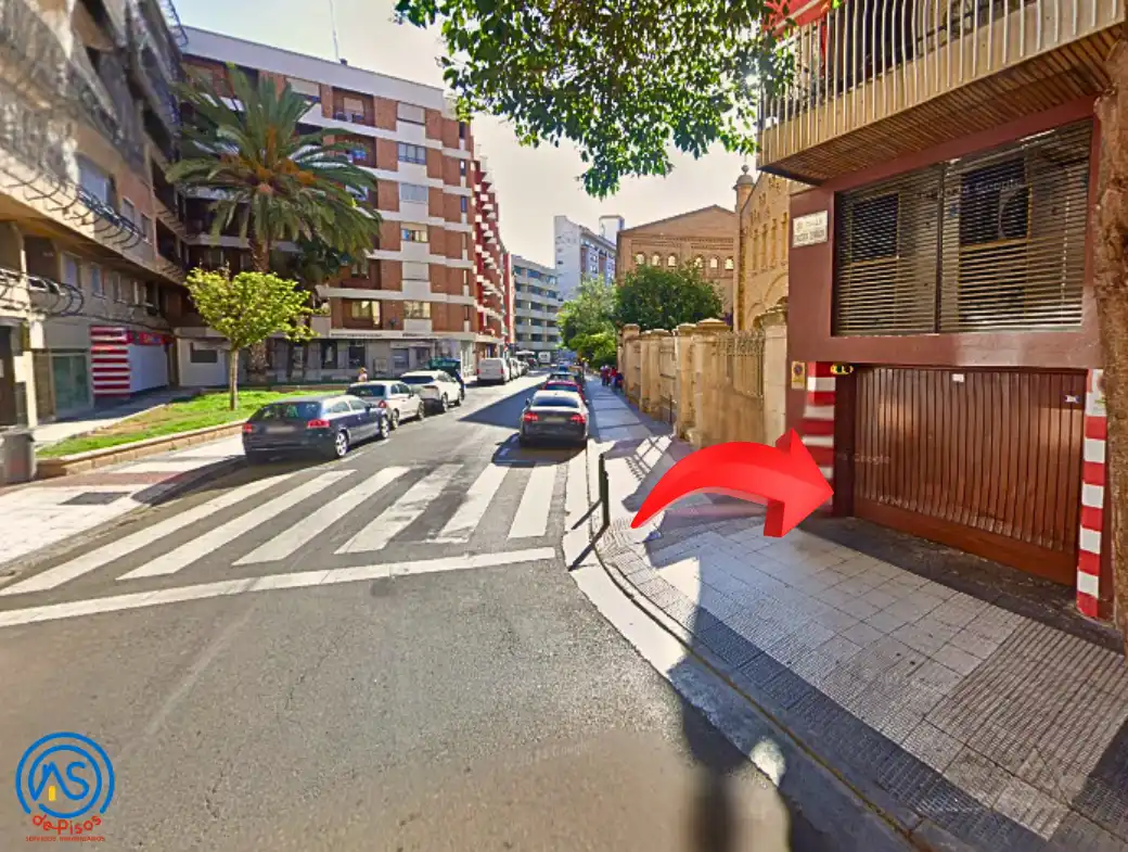 Außenansicht von Garage zum Verkauf in  Zaragoza Capital