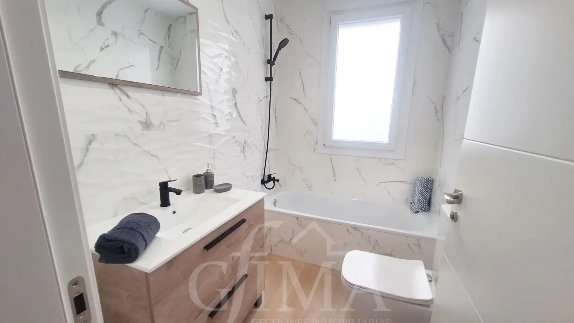 Bathroom of Detached homes for sale in Tomelloso  with Air Conditioner, Heating and Terrace
