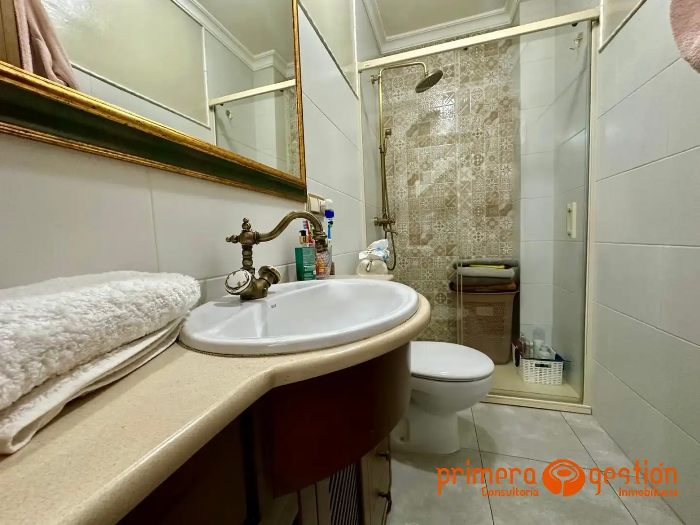 Baño de Dúplex en venta en Lora del Río con Aire acondicionado, Trastero y Balcón