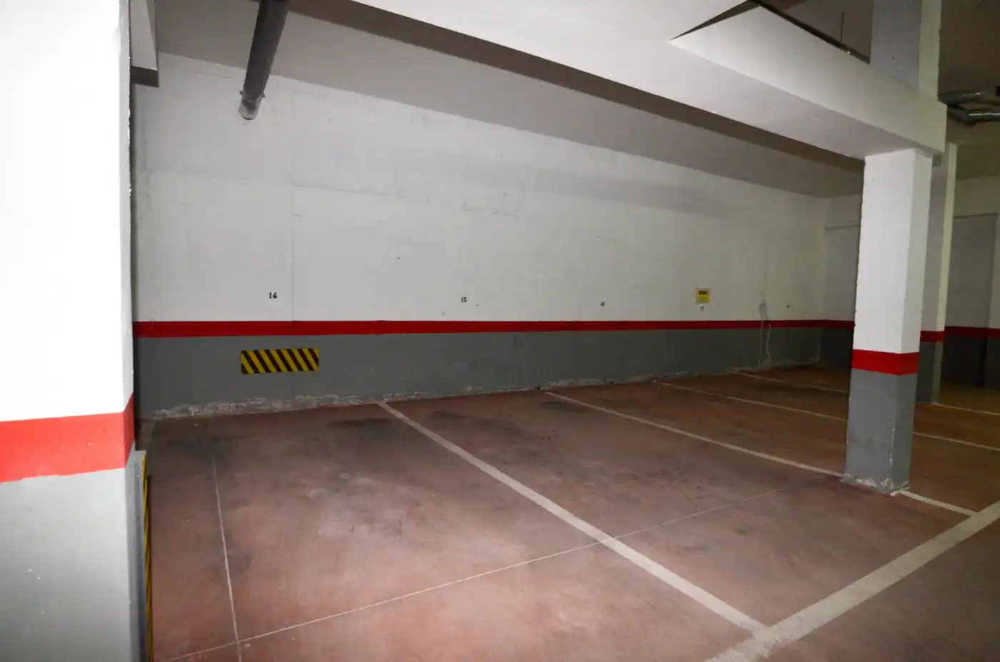 Parkplatz von Garage zum Verkauf in Candelario