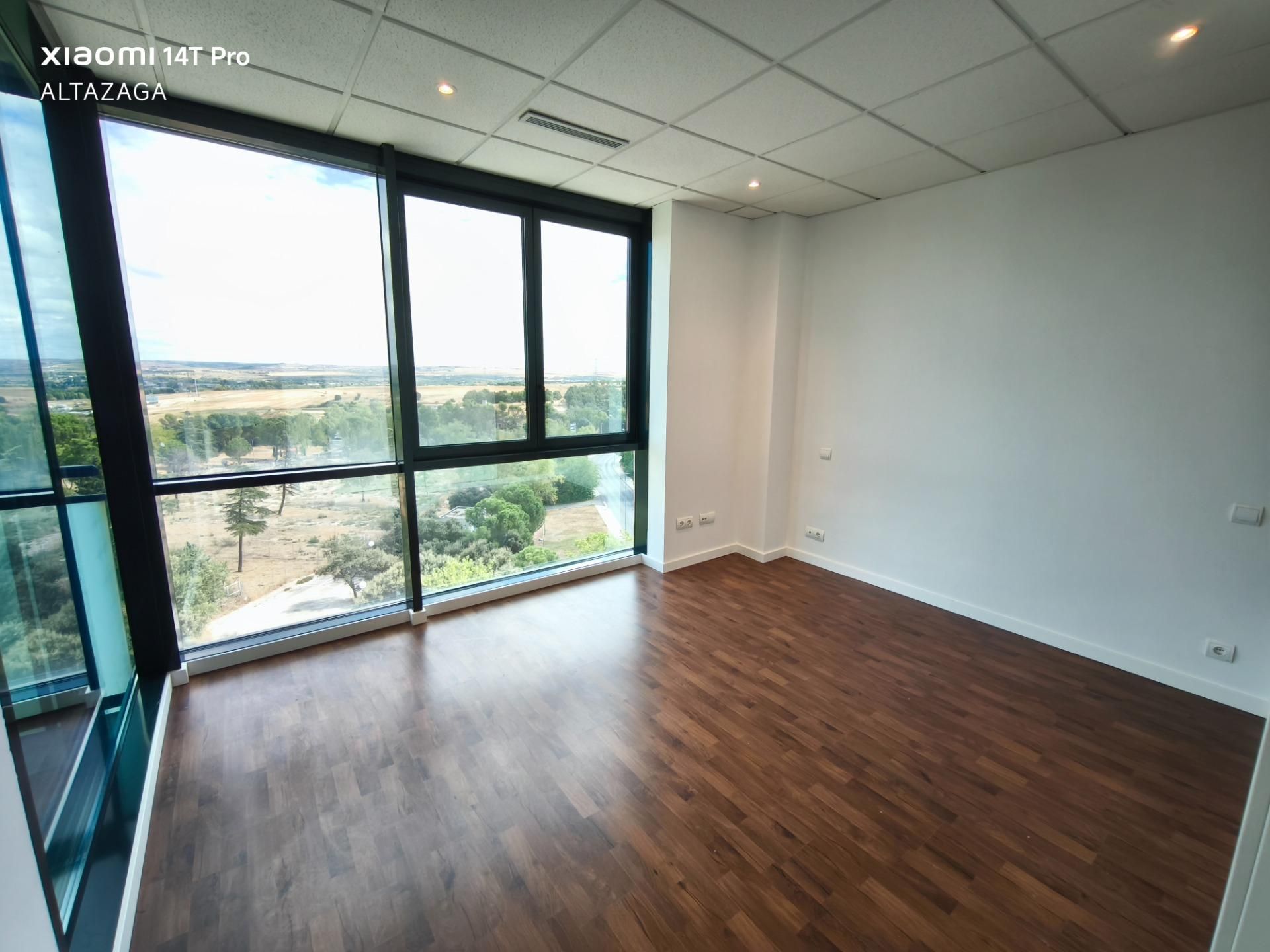 Loft de lloguer en San Sebastián de los Reyes amb Calefacció, Terrassa i Balcó