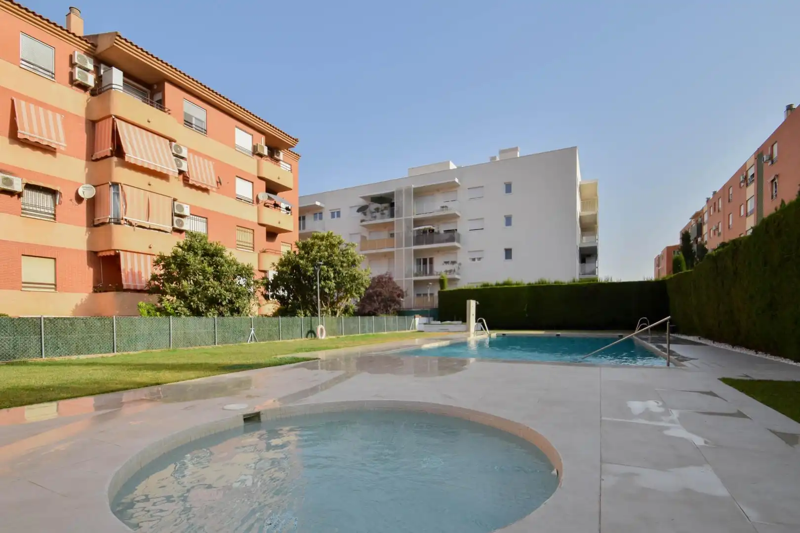 Piscina de Pis en venda en Granada amb Calefacció i Piscina comunitària
