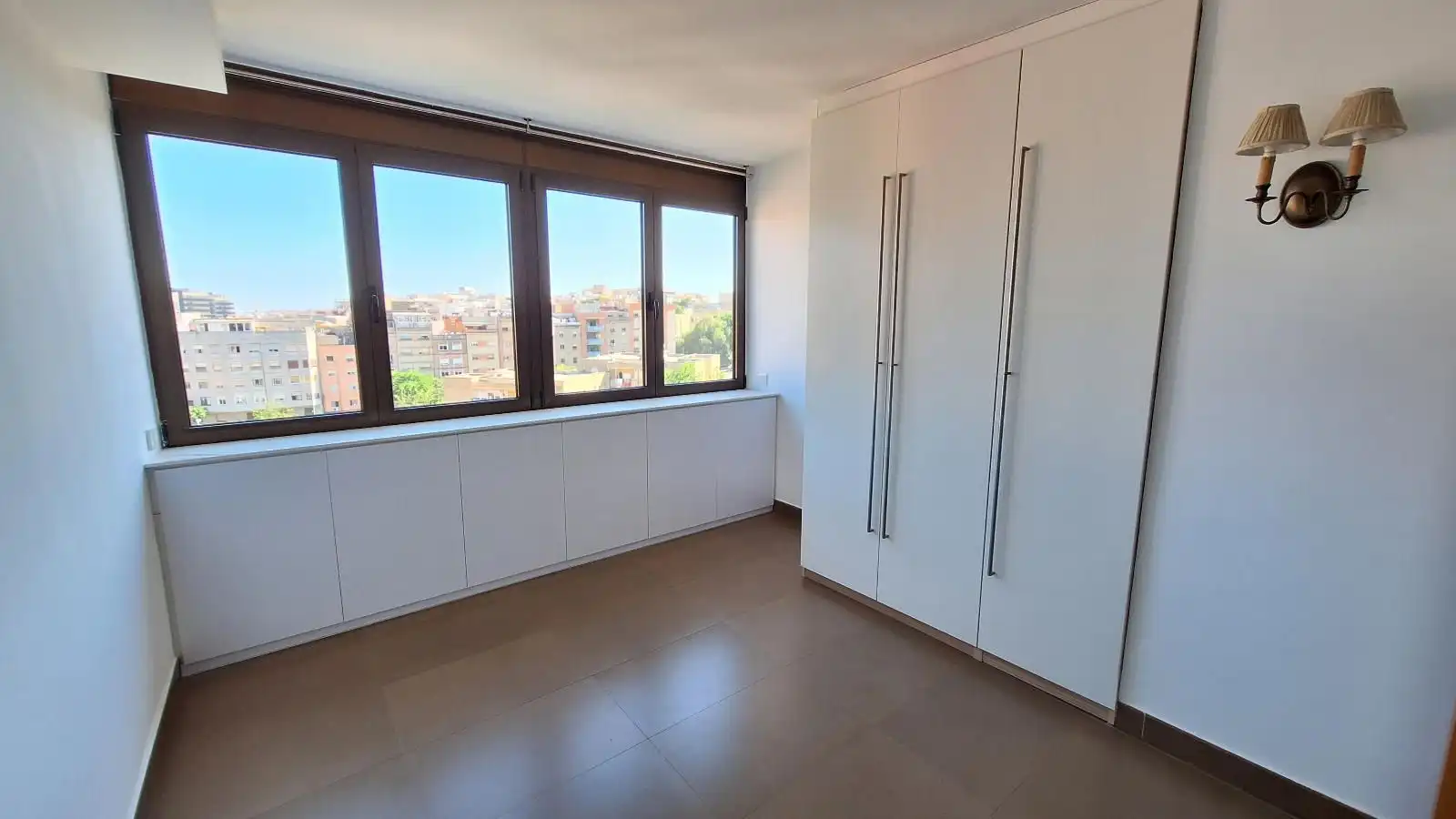 Schlafzimmer von Wohnung zur Miete in L'Hospitalet de Llobregat mit Klimaanlage und Heizung