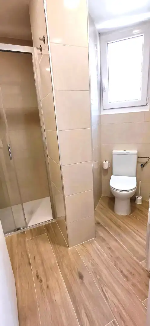 Bany de Pis de lloguer en Madrid amb Calefacció i Terrassa
