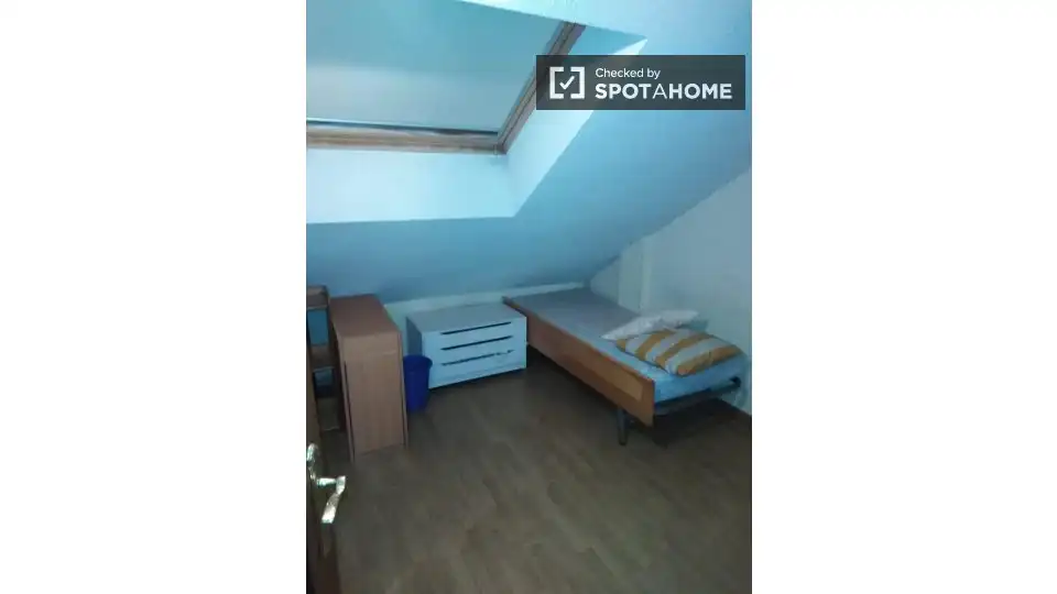 Bedroom of Flat for share in Las Rozas de Madrid  with Air Conditioner, Heating and Furnished