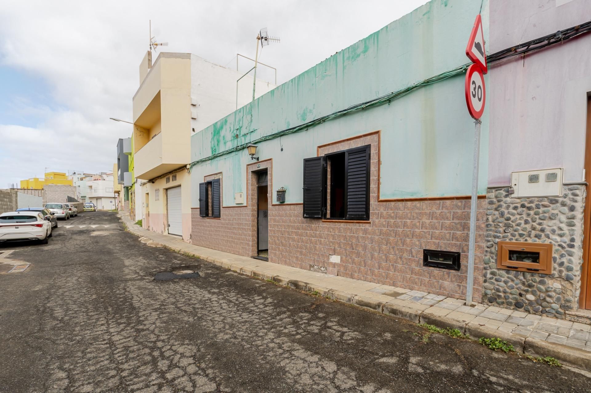 Vista exterior de Casa adosada en venta en Gáldar