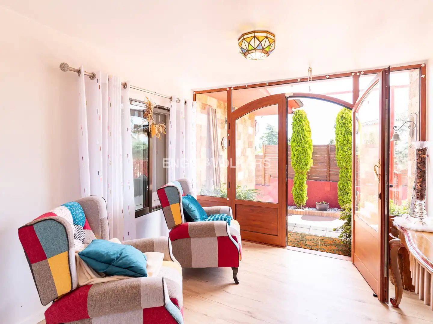 Sala d'estar de Casa o xalet en venda en Canovelles amb Aire condicionat, Calefacció i Jardí privat