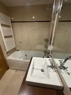 Badezimmer von Wohnungen zur Miete in León Capital  mit Heizung, Parkett und Terrasse
