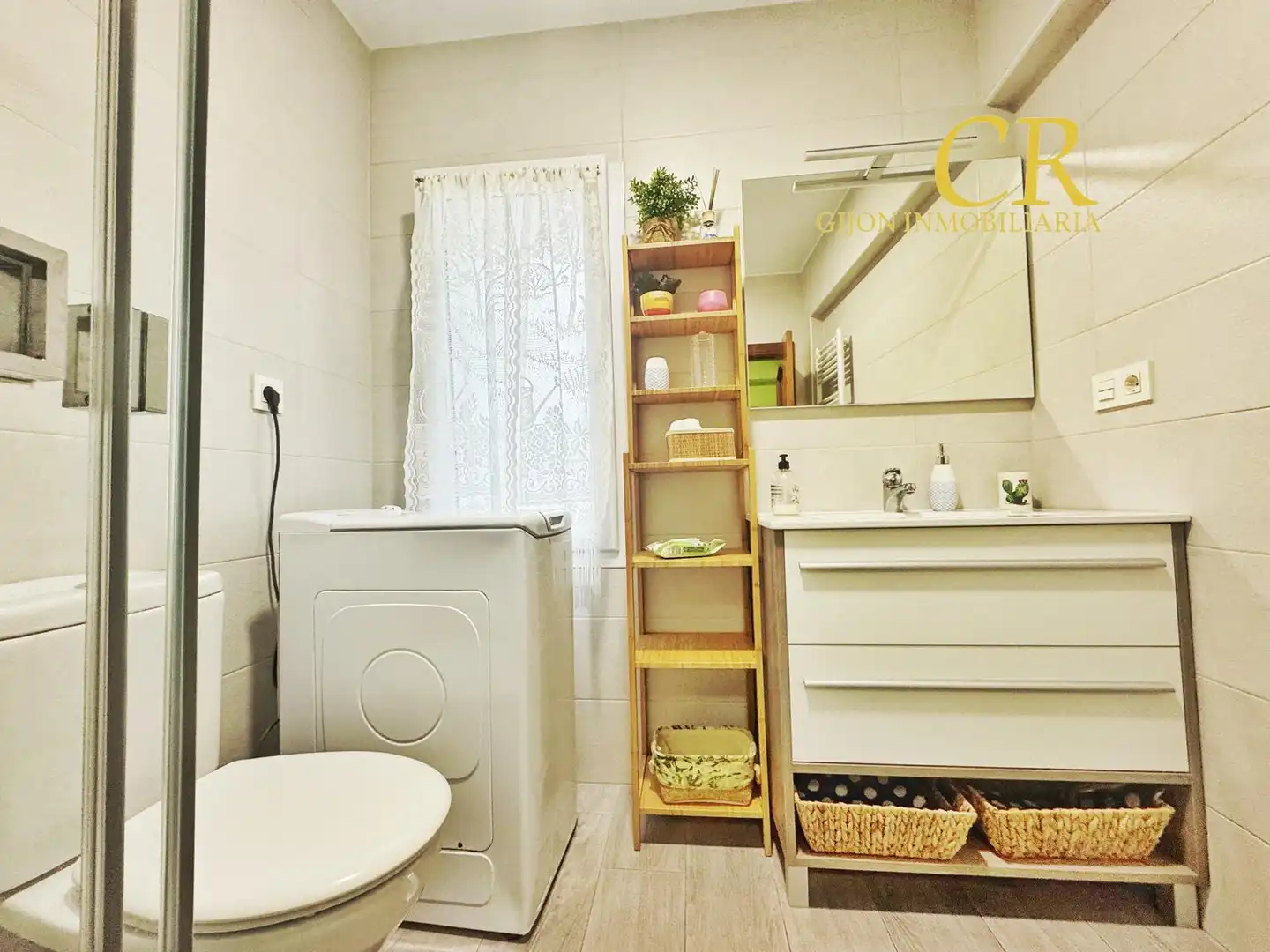 Baño de Piso en venta en Gijón  con Calefacción, Terraza y Amueblado