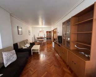 Sala d'estar de Pis de lloguer en  Pamplona / Iruña amb Calefacció, Parquet i Terrassa