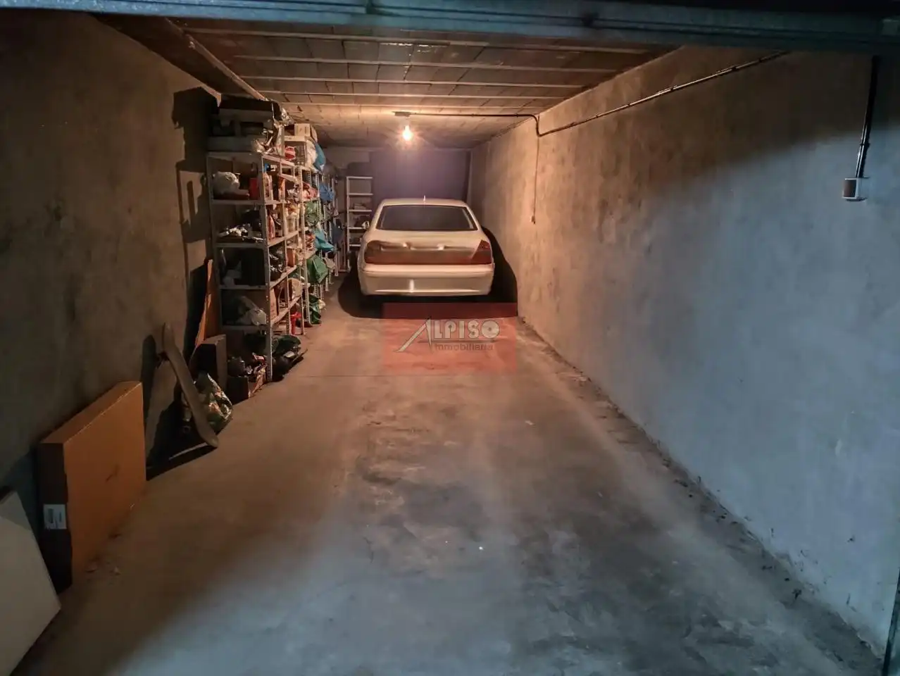 Parking de Piso de alquiler en Ourense Capital  con Calefacción, Parquet y Amueblado