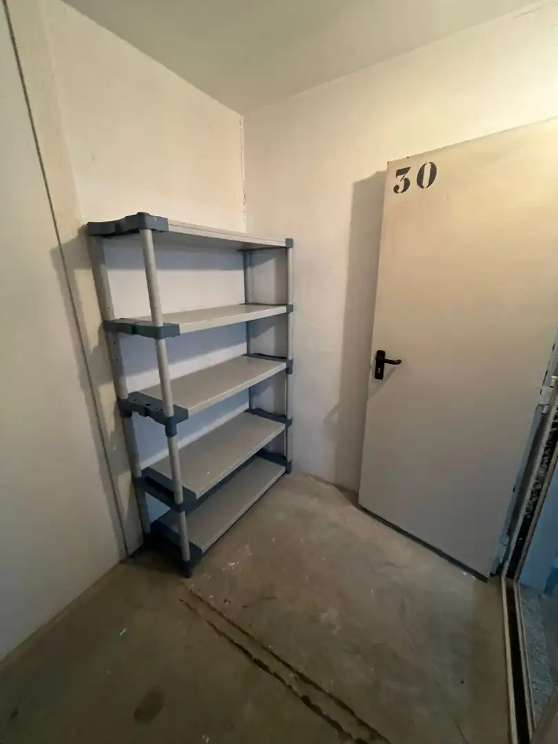 Garage for sale in MONTEVIDEO, Califòrnia - Santa Madrona