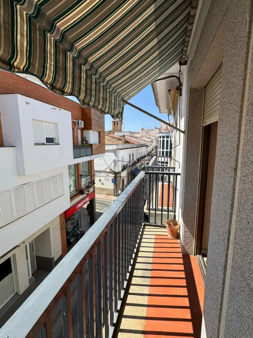 Vista exterior de Pis en venda en Castuera amb Terrassa, Traster i Moblat