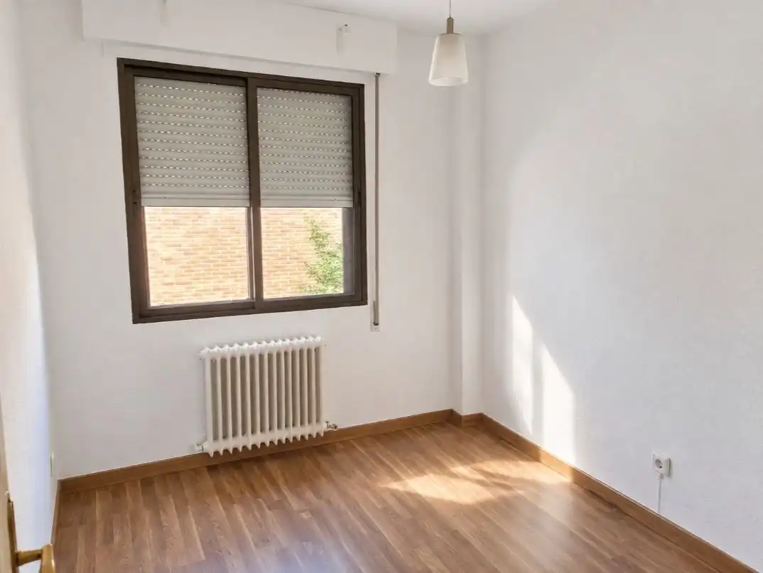 Habitación de Casa adosada en venta en Ensanche