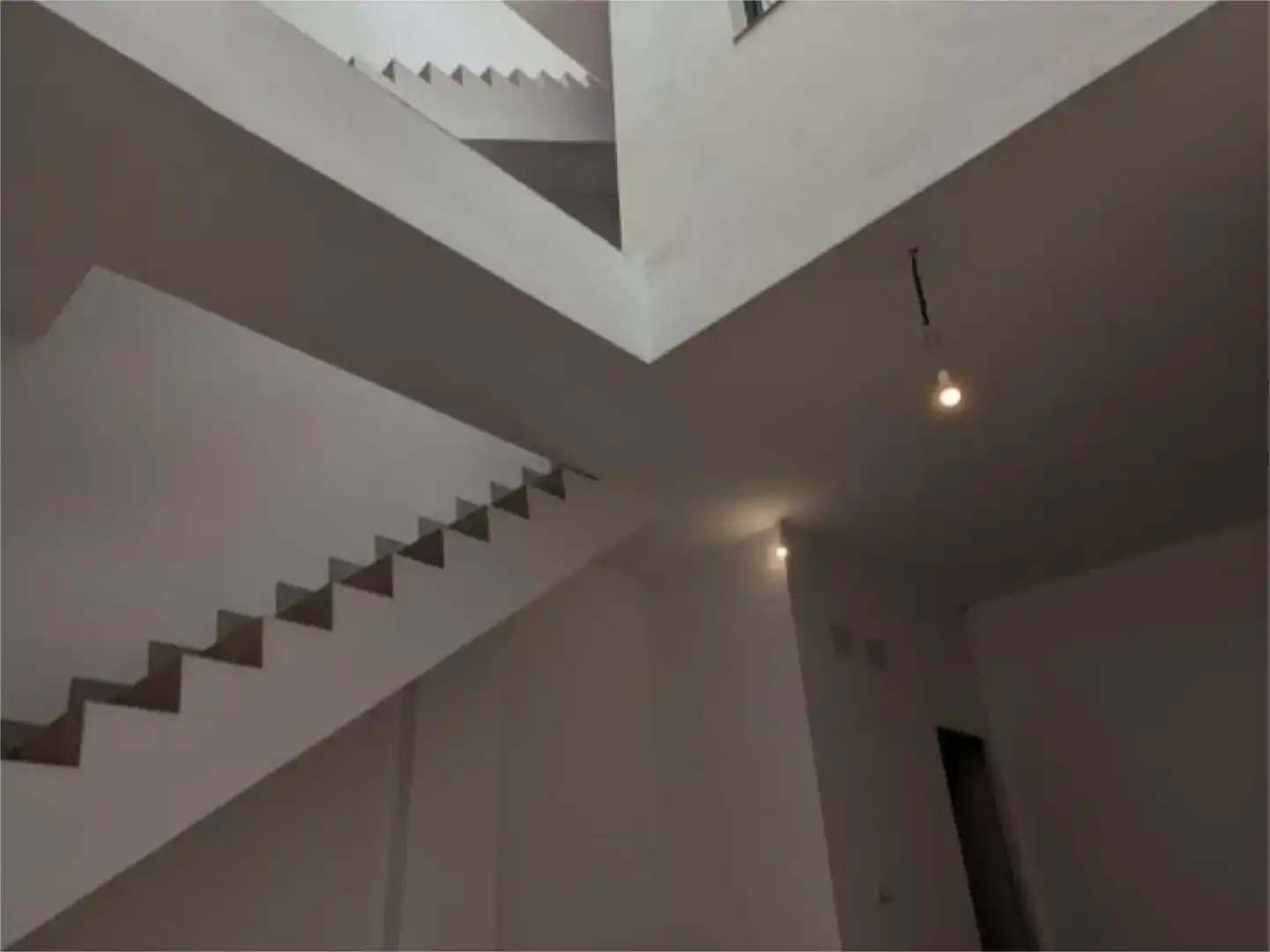 Wohnung zum Verkauf in  Sevilla Capital mit Klimaanlage, Schwimmbad und Balkon