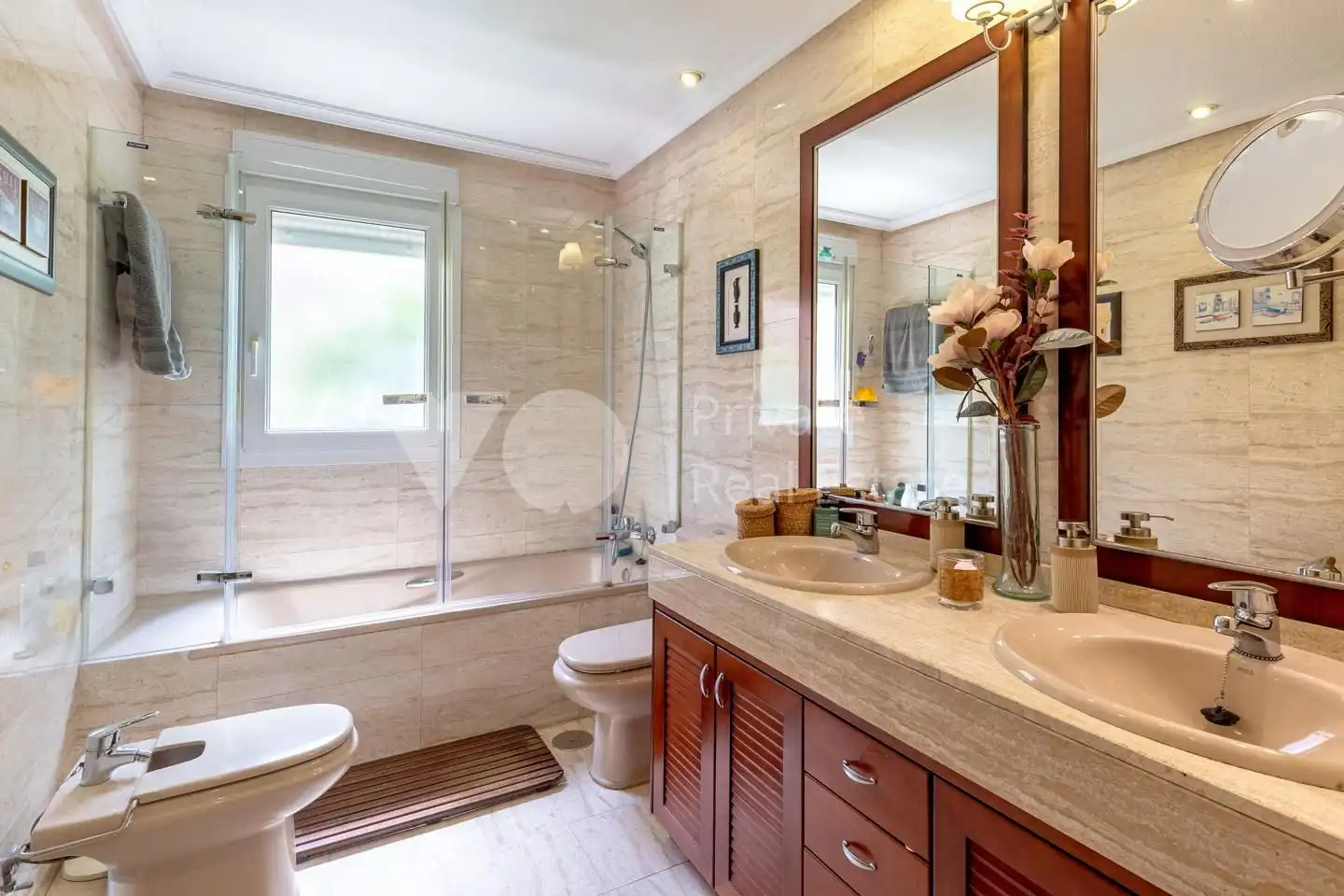 Baño de Casa adosada en venta en Villanueva de la Cañada con Aire acondicionado, Calefacción y Jardín privado