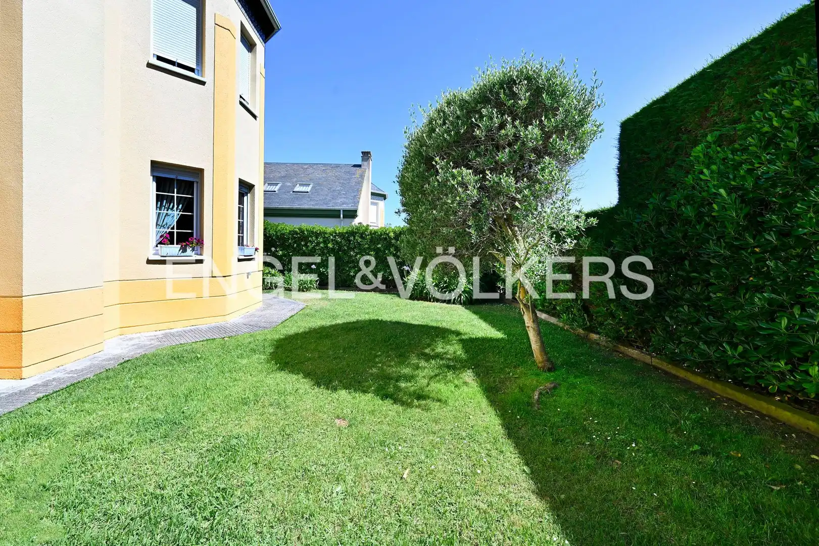 Vista exterior de Casa o chalet en venta en Santa Cruz de Bezana con Aire acondicionado, Calefacción y Jardín privado
