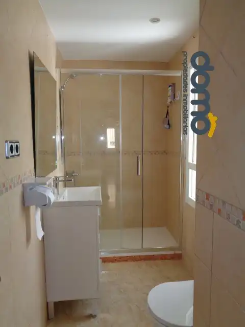 Baño de Piso para compartir en Almería con Aire acondicionado, Amueblado y Horno