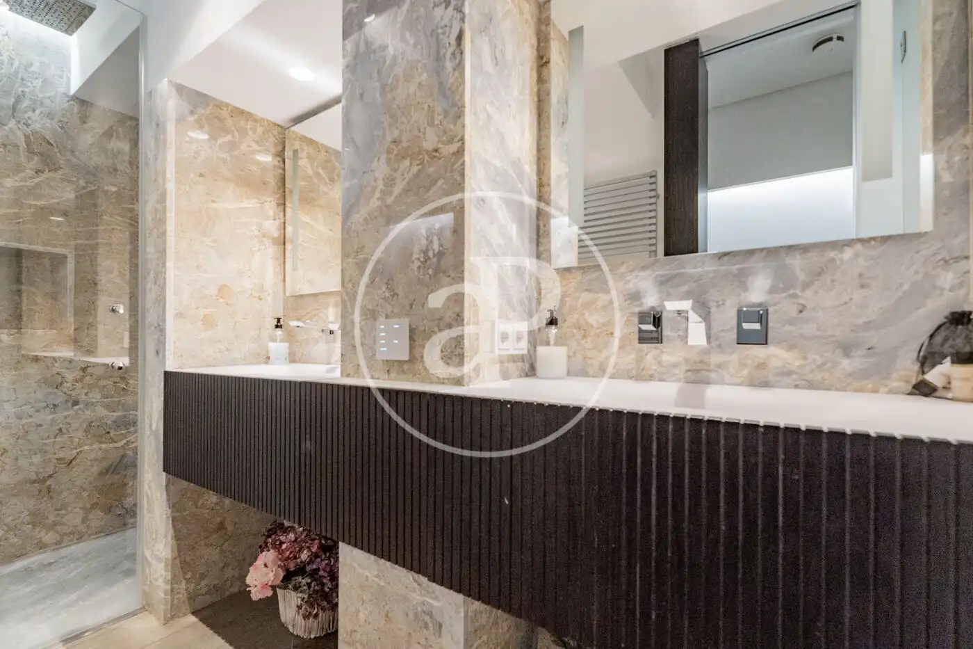 Baño de Piso en venta en Madrid con Aire acondicionado, Calefacción y Jardín privado
