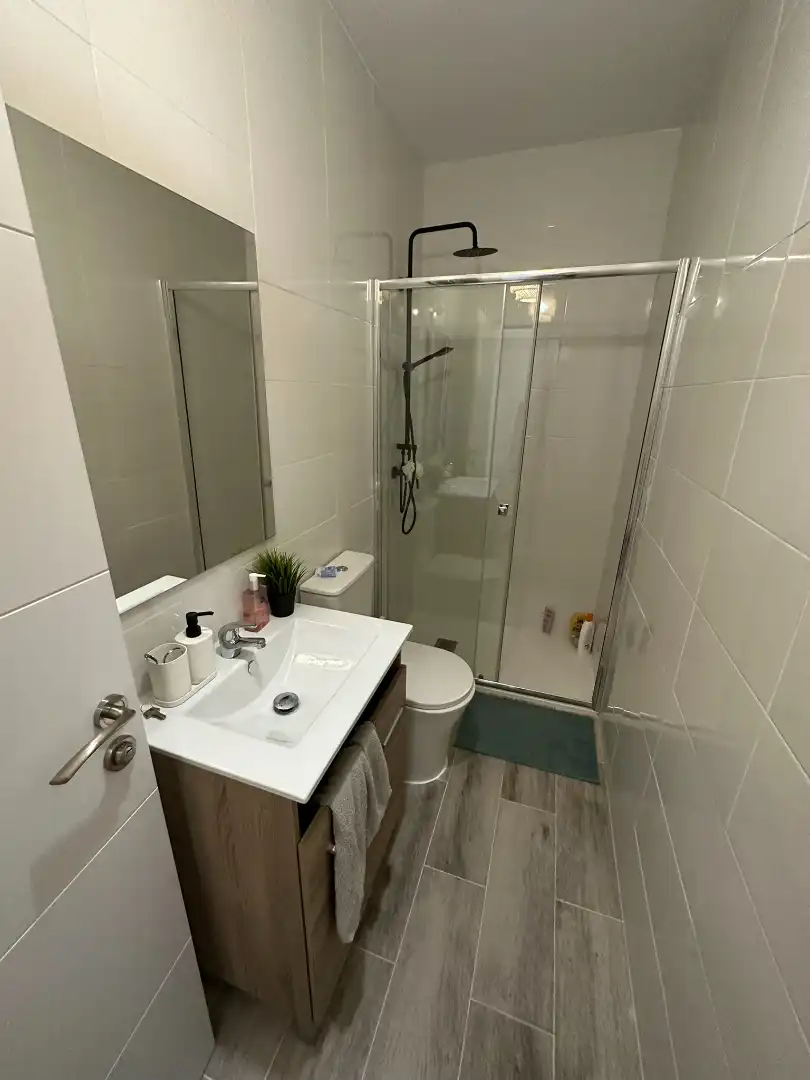 Bathroom of Flat for share in Madrid  with Air Conditioner, Heating and Terrace