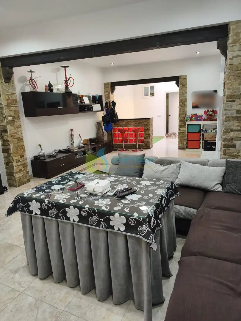 Sala d'estar de Casa o xalet en venda en Sevilla amb Traster, Moblat i Balcó