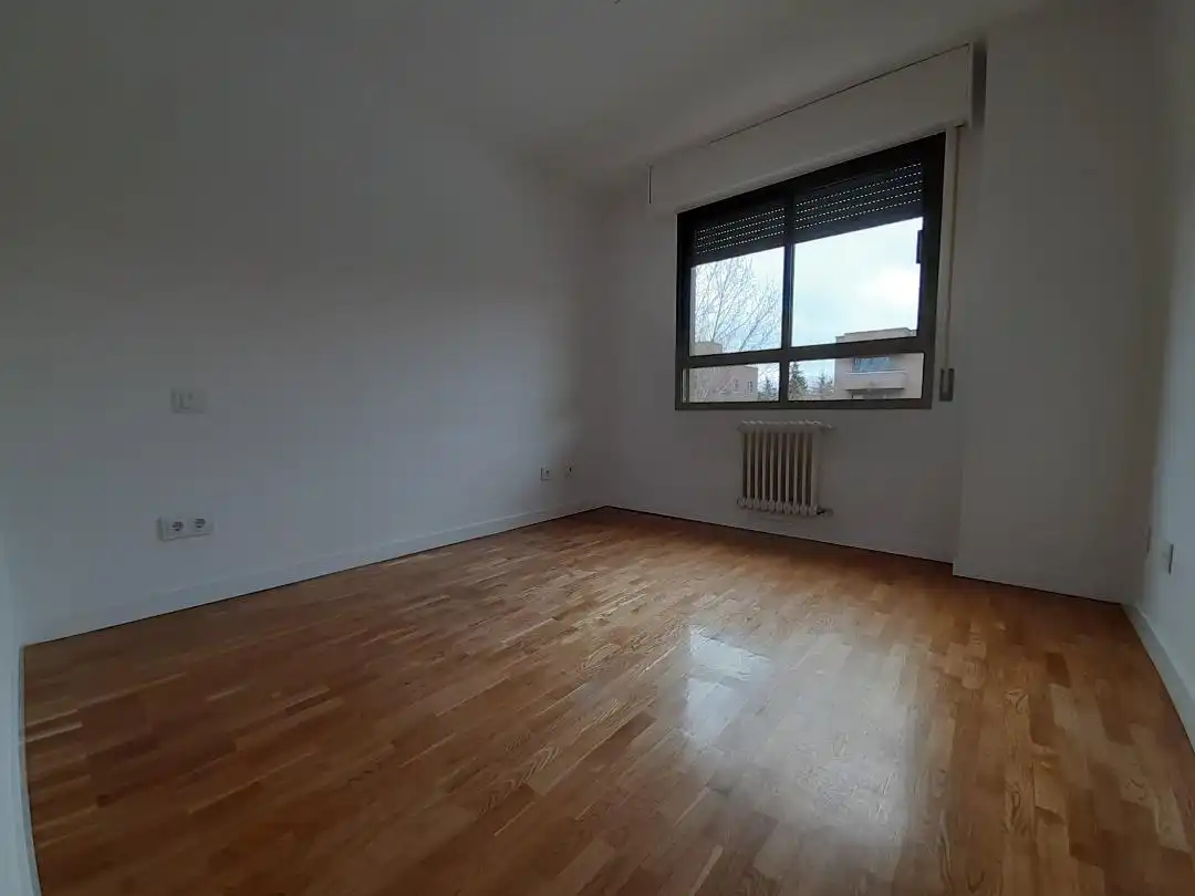 Bedroom of Flat for rent in Pozuelo de Alarcón  with Air Conditioner, Heating and Parquet flooring