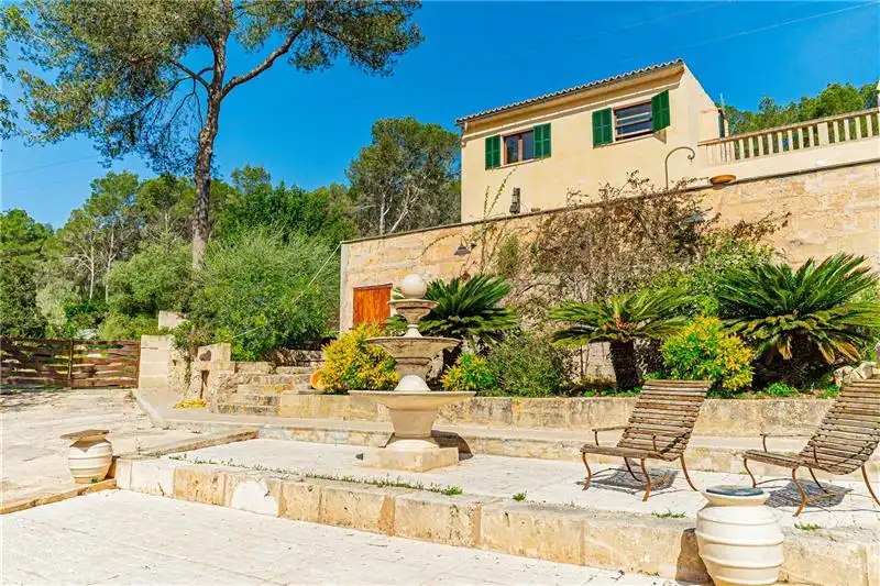 Vista exterior de Finca rústica en venda en Llucmajor amb Jardí privat i Terrassa