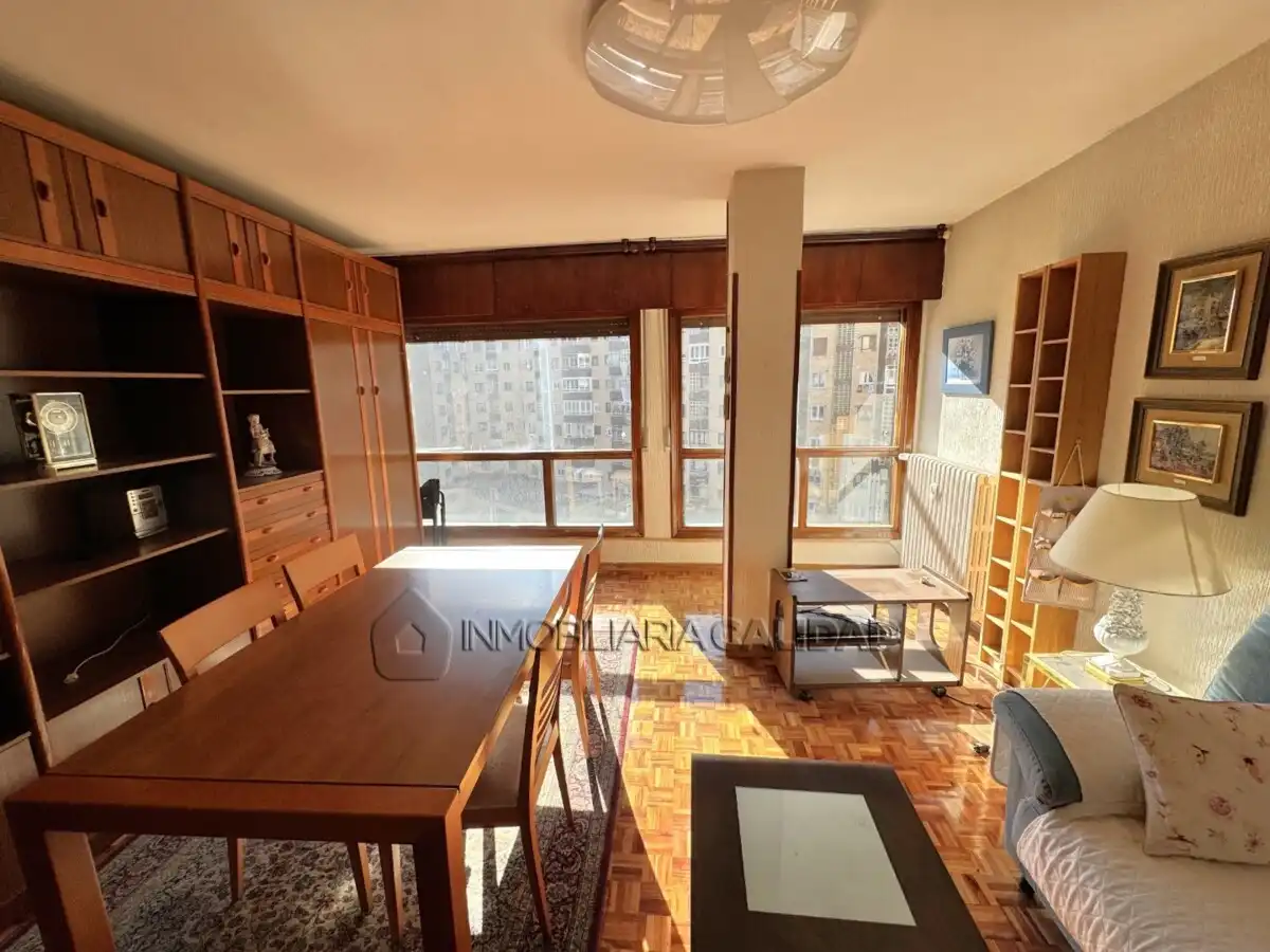 Vista exterior de Piso de alquiler en Burgos con Calefacción y Amueblado