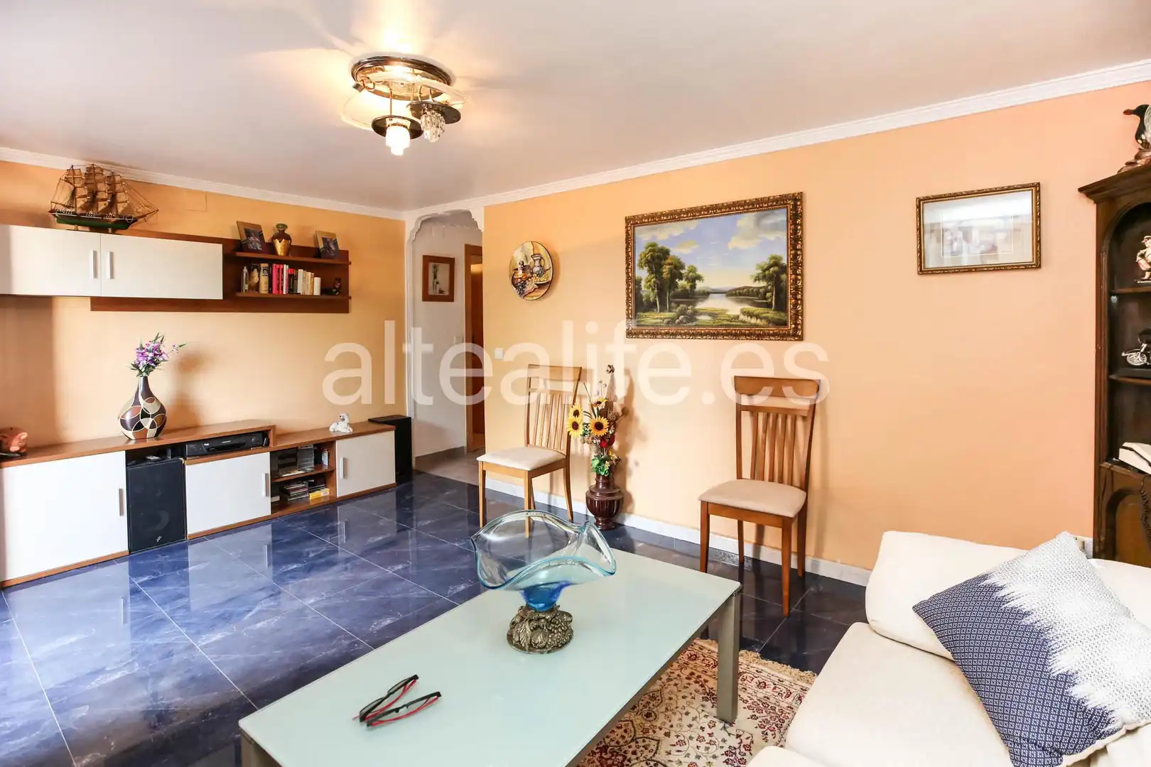Sala d'estar de Casa o xalet en venda en La Nucia amb Aire condicionat, Jardí privat i Terrassa