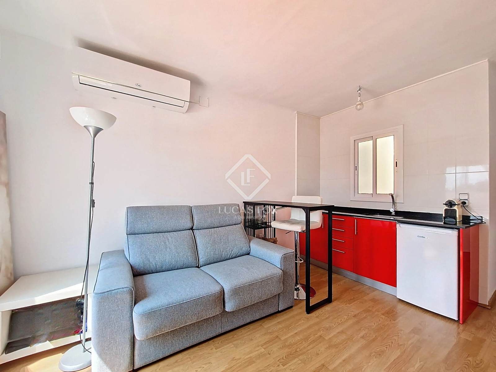 Living room of Flat for sale in Vilanova i la Geltrú  with Air Conditioner and Balcony