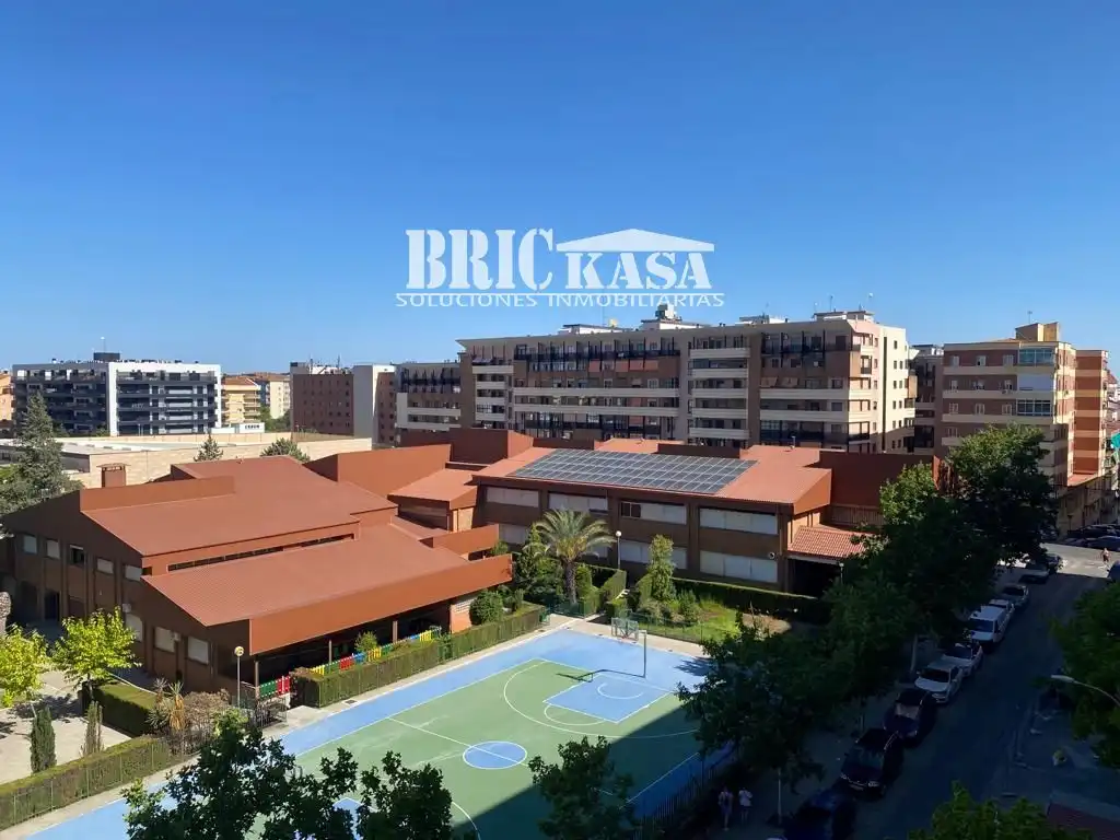Außenansicht von Dachboden zur Miete in Cáceres mit Heizung, Terrasse und Möbliert