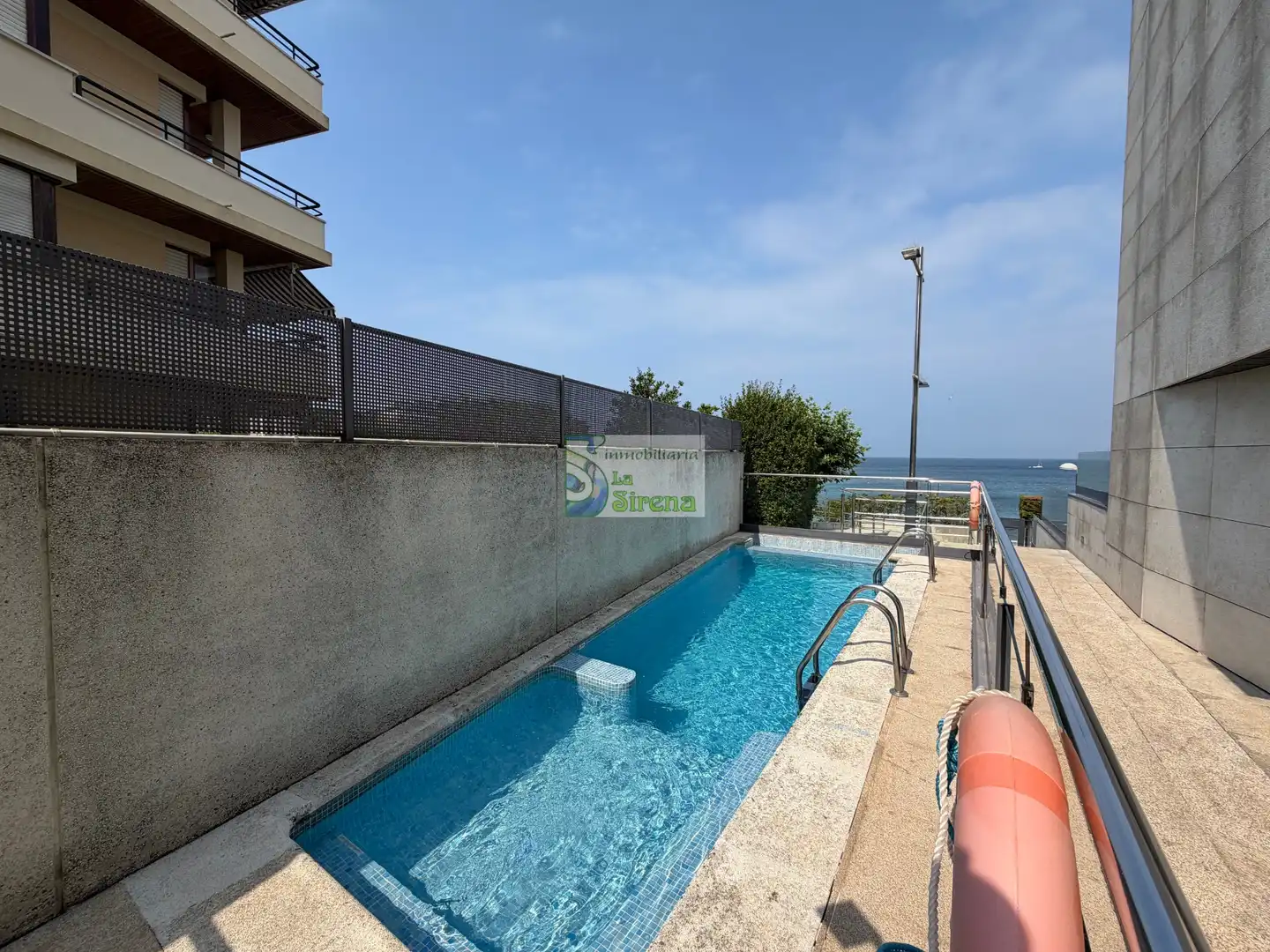 Piscina de Piso en venta en Castro-Urdiales con Calefacción, Terraza y Piscina