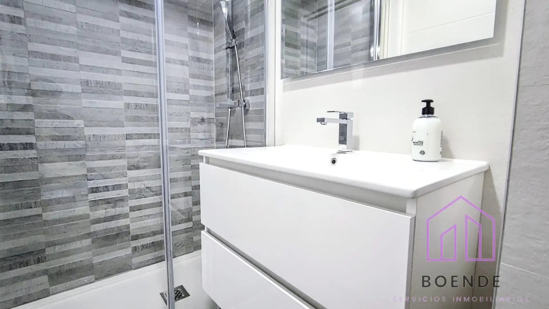 Badezimmer von Loft zur Miete in San Sebastián de los Reyes mit Klimaanlage, Heizung und Ofen