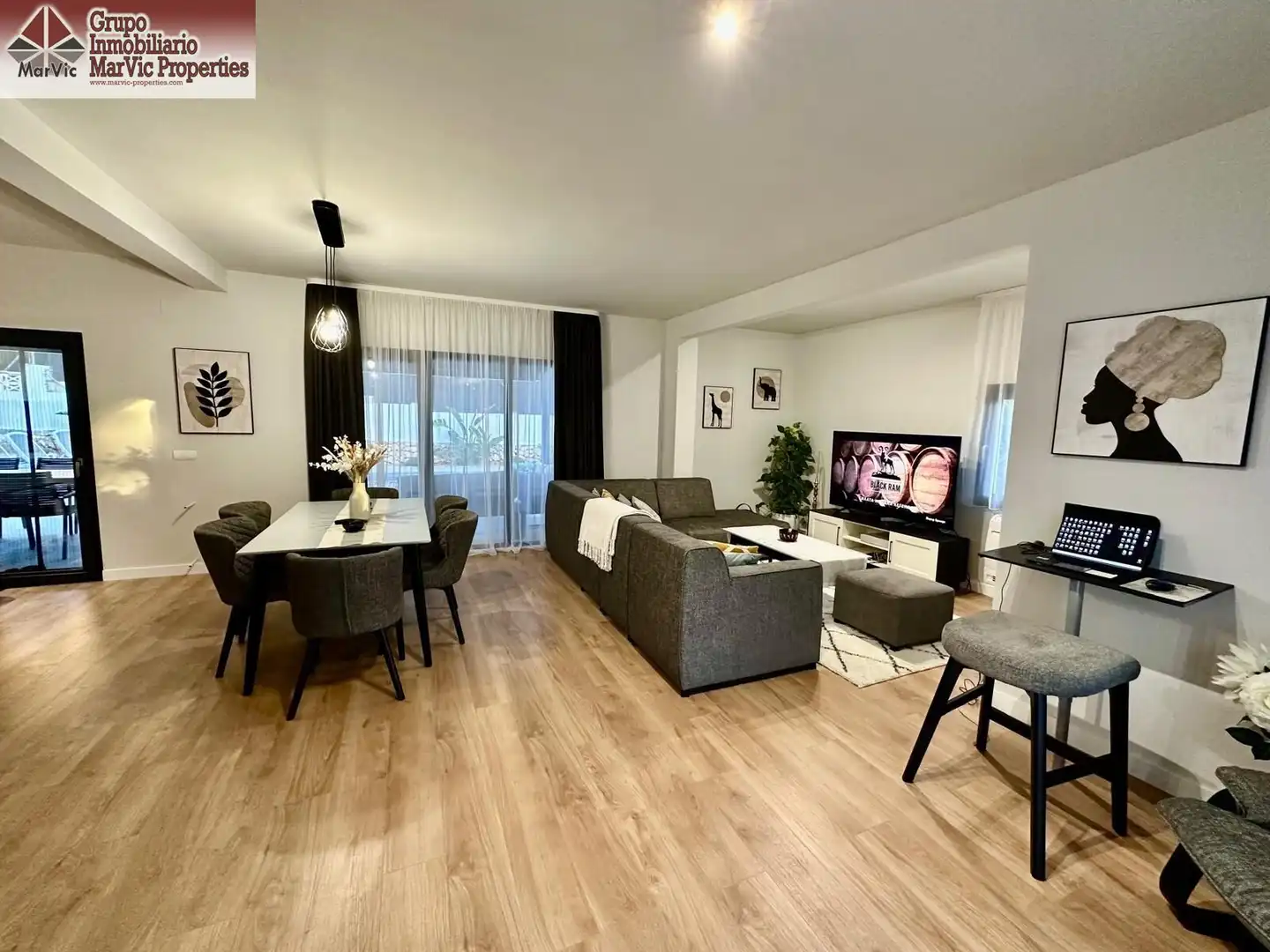 Sala d'estar de Casa o xalet en venda en Benidorm amb Aire condicionat, Terrassa i Piscina