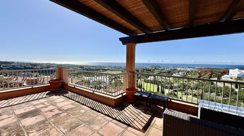 Ático de lujo con vistas infinitas en Benahavís: tu paraíso en la Costa del Sol