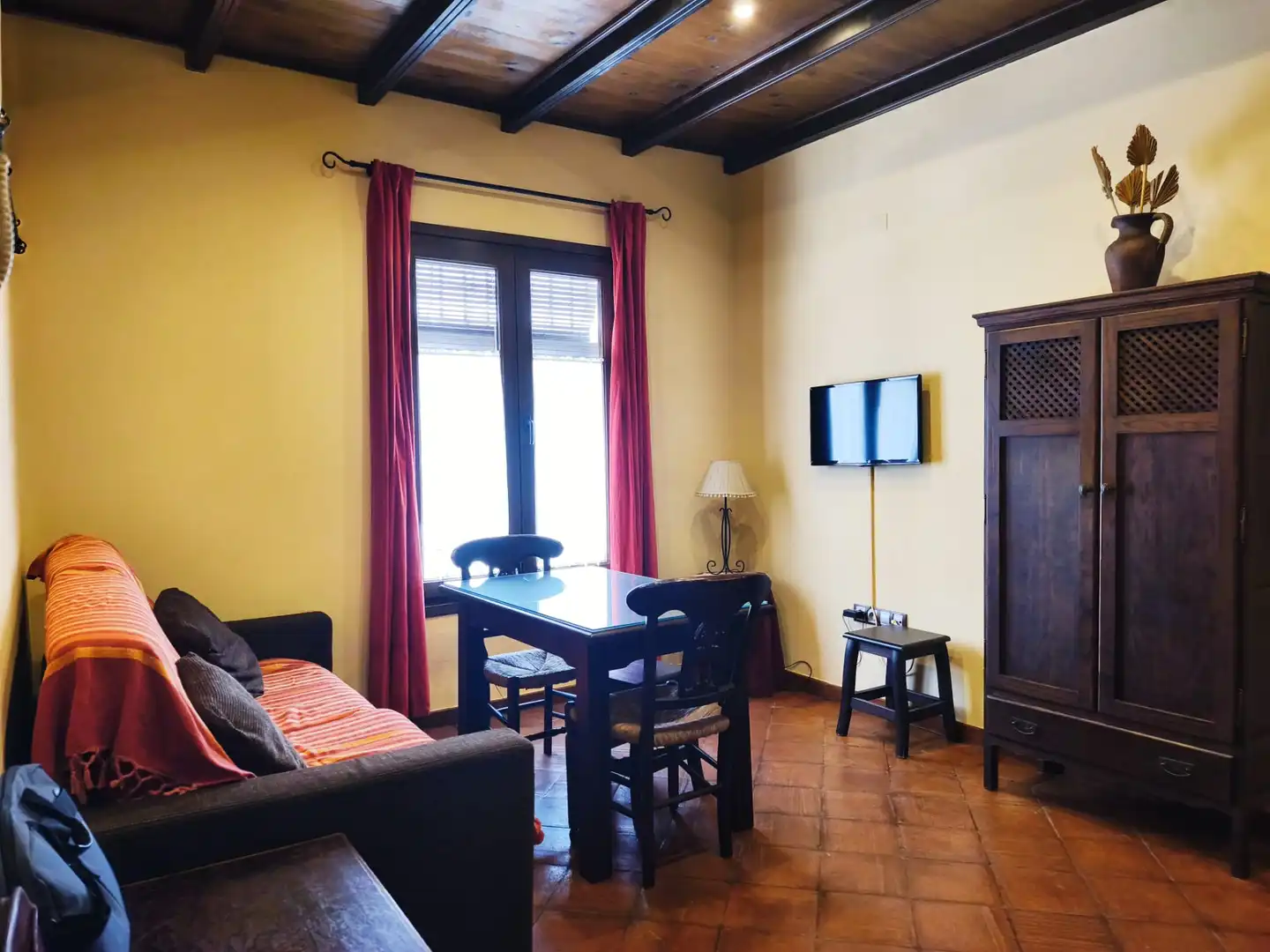 Sala d'estar de Apartament en venda en Cazalla de la Sierra amb Aire condicionat, Calefacció i Moblat