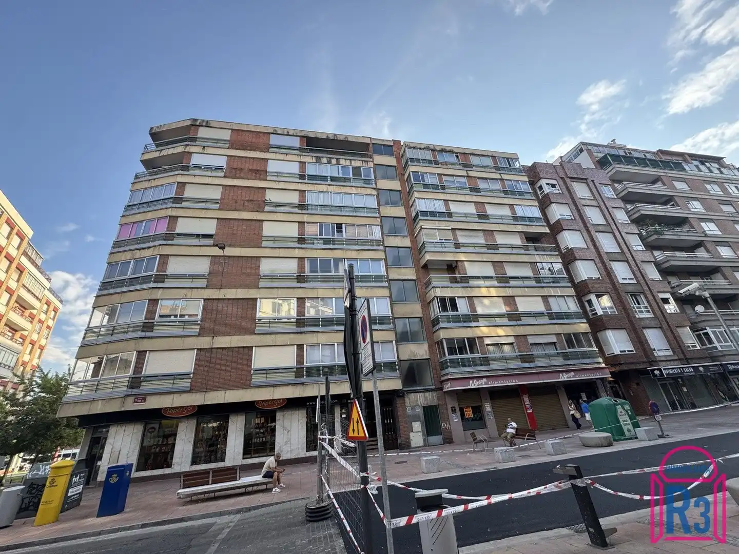 Vista exterior de Pis en venda en León Capital  amb Calefacció i Terrassa