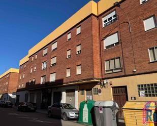Vista exterior de Pis en venda en León Capital  amb Calefacció, Traster i Moblat